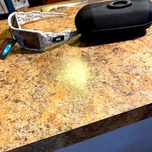 Mens oakley sunglasses w/hard case